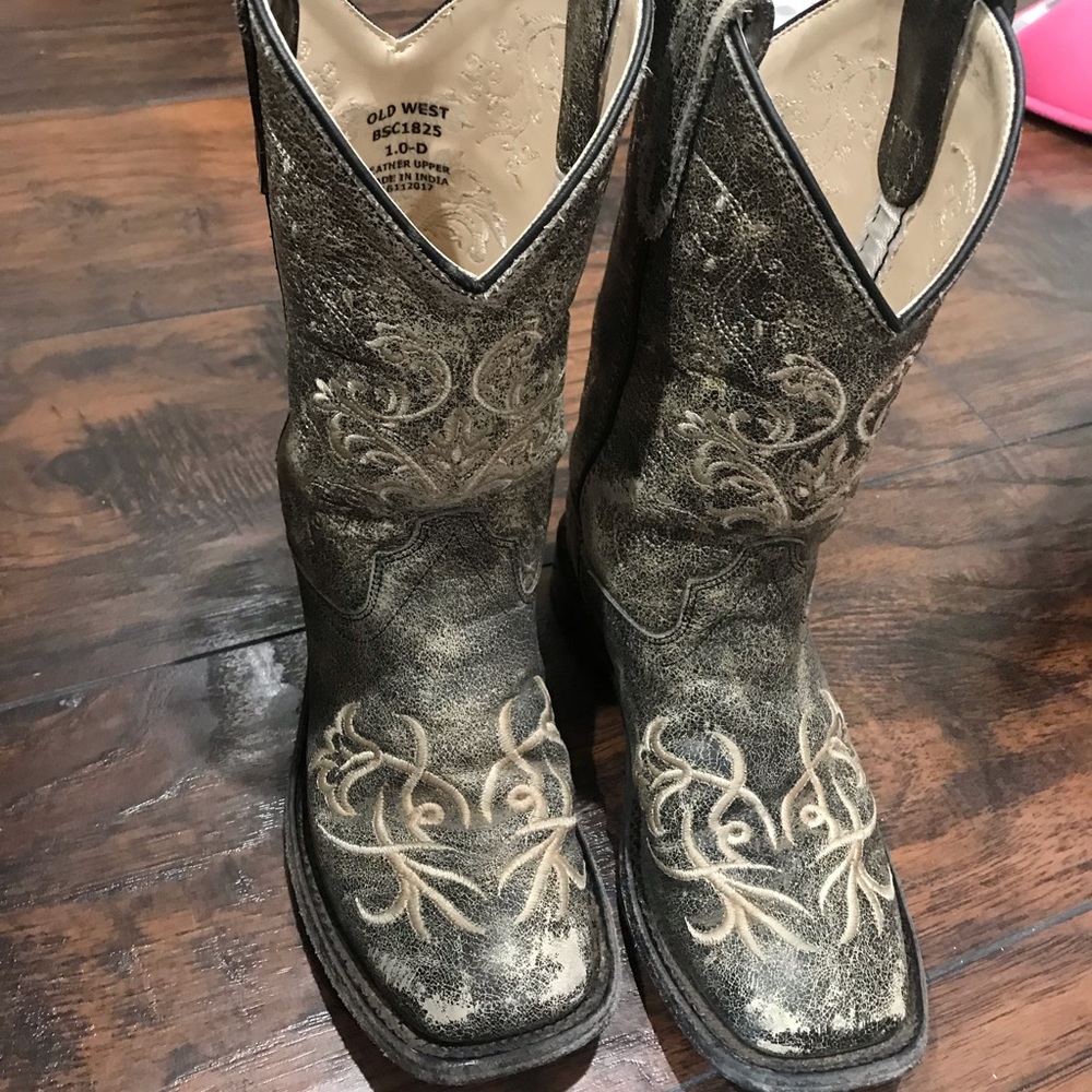 Girls size 1 boots